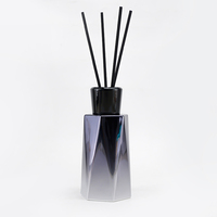 Bouteille diffuseur d'arômes en verre dégradé à facettes découpées uniques de 100 ml avec bâtonnets en rotin, décoration parfumée d'intérieur, marque privée