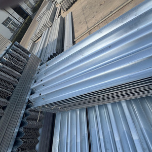 Européenne EN1317 Q355 Véhicule autoroutier en acier galvanisé à chaud W Beam Highway Guardrail Prix Barrières de circulation pour la sécurité routière - Product Image 3