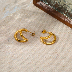 Pendientes tipo huggie en forma de C, chapados en oro de 18k, de acero inoxidable, con diseño geométrico en forma de luna, para mujer, pendientes de moda. - Product Image 3