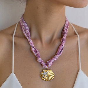 Collares de moda de verano al por mayor, de acero inoxidable 316L, chapados en oro PVD de 14k y 18k, con diseño de pañuelo hawaiano colorido para mujer - Product Image 4