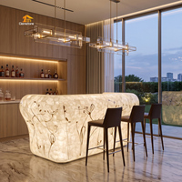 Dalle de quartz en marbre blanc translucide sur mesure pour comptoir de bar lumineux de luxe pour la maison et les événements