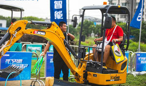 Mini Excavadora de Orugas Pequeña de 2 Toneladas para Uso Doméstico, Modelo XE17U, Precio de Venta en la Fábrica de Xuzhou, China - Product Image 5