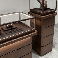 Moderne Luxus Schmuck Display Showcase LED-Beleuchtung Direkter Fabrik verkauf für Einkaufs zentren Holz Edelstahl Aluminium Eisen