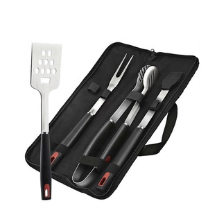 Juego de <span class=keywords><strong>Utensilios</strong></span> para Parrilla de 4 Piezas, Espátula, Tenedor, Pinzas y Cepillo con Bolsa de Transporte, Acero Inoxidable - Product Image 2