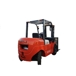 Montacargas Diésel Usado Chino Heli K50 de 5 Toneladas, 3 Metros, Tracción 4x4, Mástil de Dos Etapas - Product Image 1