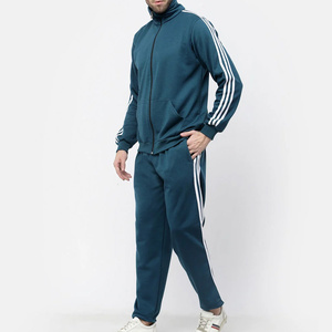 Ensemble streetwear oversize pour homme, comprenant un sweat à capuche à épaules tombantes et un pantalon de jogging ample, pour une mode urbaine audacieuse et une culture jeune. - Product Image 2