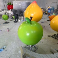 Buitentuin Grote Waterdichte Fruitensculptuur van Hars, Liefdesthema, Handgeschilderd, Gepolijste Afwerking, Kunst & Collectie-item