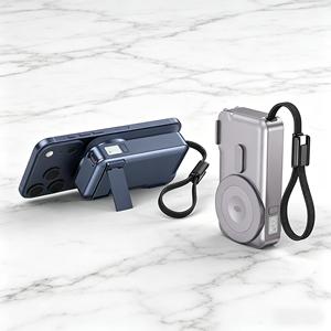 Banco de Energía Ecológico de 10000mAh con Carga Inalámbrica Magnética de 22.5W y Soporte para Cables Integrado Tipo-C para Teléfono/Android con LED - Product Image 2