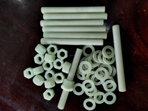 Vis et goujons en <span class=keywords><strong>fibre</strong></span> <span class=keywords><strong>de</strong></span> <span class=keywords><strong>verre</strong></span> époxy FR4 usinés, boulons et écrous en plastique - Product Image 3