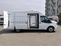 Approvisionnement d'usine Mini JMC 4x2 4-6CBM Crème glacée Lait frais Transport Mini Van Diesel Réfrigérateur Camions à vendre