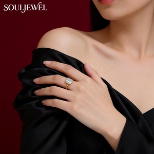 Anello di Fidanzamento con Moissanite Taglio Smeraldo 3ct, Anello da Cocktail in <span class=keywords><strong>Argento</strong></span> S925 Placcato Oro con Incastonatura a Pavé, Stile Classico da Donna - Product Image 4