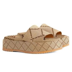 Chaussures matelassées de luxe pour femmes avec semelle en caoutchouc pour plateforme amortie, antidérapantes, tendance, légères, durables et confortables pour l'automne - Product Image 2