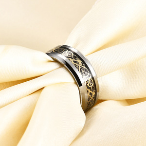 Bague en carbure de tungstène 8 mm avec incrustation de dragon noir, or et rouge, bijoux pour homme, cadeau - Product Image 3