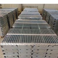 Matériaux de construction métalliques en acier galvanisé et inoxydable : grille de protection pour ponts, passerelles, rampes et plateformes