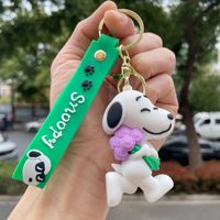 Personnalisez des options multiples : Porte-clés Snoopy de dessin animé, accessoires de voiture, pendentifs pour sacs à dos, poupées pour machines à griffes