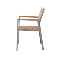 Chaise de bistrot d'extérieur empilable effet bois, résistante aux UV et à l'eau, avec structure métallique antirouille pour restaurant et terrasse
