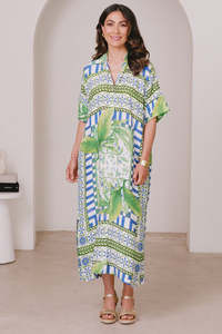 เดรสทูนิคแขนสั้นโทนีอา ผ้าเรยอนสีเขียวมรกต เนื้อผ้านุ่มสบาย ทรงหลวม ผ่าข้าง - Product Image 3