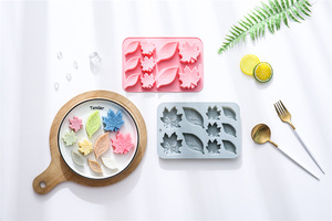 Moldes de Silicona Antiadherentes con Diseño de Hoja, Reutilizables, de Grado Alimenticio, Lindos Moldes Magnéticos de Silicona para Chocolate, Dulces y Hielo - Product Image 4