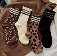 Chaussettes pour femmes en jacquard à rayures léopard, coton peigné 200N, douces et élégantes, pour les fêtes, le sport et l'usage quotidien, chaussettes amusantes personnalisées