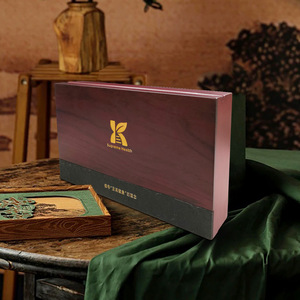 Caja de madera personalizada, caja de madera para tarjetas de membresía, caja de regalo coleccionable, caja de embalaje con tapa abatible, diseño en relieve de cuero PU. - Product Image 4