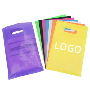 Sac en plastique noir avec poignée, imprimé en couleur, logo découpé, message de remerciement, pour t-shirts, vente en gros, personnalisé, 2023 - Product Image 2