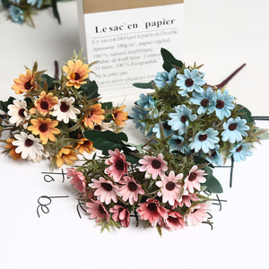 Lichao - Margaritas Artificiales de Otoño, 5 Ramas, 15 Flores, Flor de Seda Hecha a Mano para Decoración de Bodas y Hogar - Product Image 1