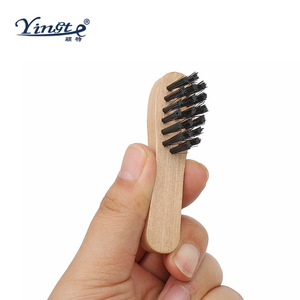 Cepillo para zapatos de madera maciza Yinste con cerdas de nailon para una limpieza suave de calzado, uso doméstico. - Product Image 3