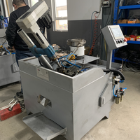 Machine de taraudage de vis sur mesure pour petites pièces de vis, avec table d'indexage et système de déchargement automatique