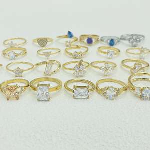 <span class=keywords><strong>Bague</strong></span> de mariage pour femme en acier inoxydable plaqué <span class=keywords><strong>or</strong></span> <span class=keywords><strong>18</strong></span> <span class=keywords><strong>carats</strong></span> de haute qualité, personnalisée en gros, avec diamants colorés, simple et tendance - Product Image 2