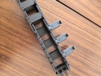Chaînes porte-câbles pour machines-outils CNC + supports de câbles + rail de câbles flexible + matériau Nylon66 + résistant à l'usure