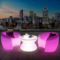 Fauteuil et canapé en plastique avec éclairage LED intégré