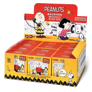 BOXFUN Peanuts Snoopy y <span class=keywords><strong>Amigos</strong></span> <span class=keywords><strong>Serie</strong></span> Reloj de Pulsera Caja Sorpresa Misteriosa Reloj de Cuarzo de Dibujos Animados Juguetes Coleccionables Sorpresa - Product Image 1