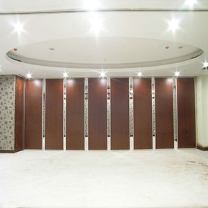 Plegable <span class=keywords><strong>separador</strong></span> de <span class=keywords><strong>ambientes</strong></span> barato de la fábrica directamente de obturador de paneles de <span class=keywords><strong>madera</strong></span> - Product Image 3