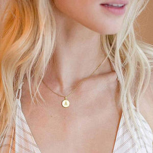 Collar con Letras del Alfabeto, 26 Letras, Incrustaciones de Circonita Cúbica, Colgante de Oro de 18K, Acero Inoxidable, Venta al Por Mayor, Joyería Personalizada - Product Image 3