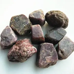 ขายส่งหินธรรมชาติหยาบสีแดงคอรันดัมดิบควอตซ์คริสตัลเกลือกกลิ้งหินสำหรับทำเครื่องประดับ