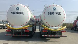 Camión Cisterna SINOTRUK 8*4 Personalizable, 35000L, Vehículo de Transporte de Líquidos Inflamables, Camión de Combustible, Vehículo de Transporte Industrial - Product Image 2