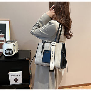 2025 unisexe <span class=keywords><strong>marque</strong></span> sacs à <span class=keywords><strong>main</strong></span> allemagne femmes PU doublure sacs élégant Logo motif deux poignées doux à la mode nouvelle <span class=keywords><strong>liste</strong></span> - Product Image 3