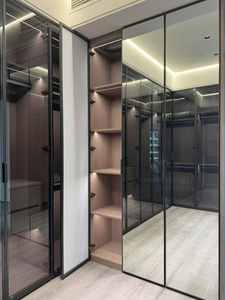 Armoire en bois moderne sur mesure de conception industrielle avec portes en bois massif, écologique, durable, meubles autonomes pour chambre à coucher et salon - Product Image 6