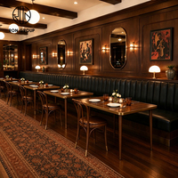 Meubles de restaurant et de café sur mesure Ron Group, table carrée en bois, chaise en bois courbé, banquette en cuir demi-cercle
