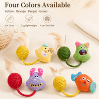 Jouet interactif pour chat en peluche de dessin animé avec balle en sisal et plumes pour la mastication et le jeu en intérieur