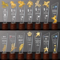 Trophée en cristal de verre personnalisable avec base en bois poli gravé et figurine de cheval plaquée or pour cadeau d'excellence professionnelle