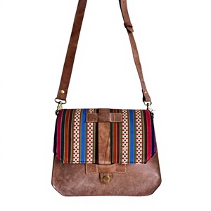 Sac bandoulière bohème géométrique tissé, sac messager ethnique en cuir tissé, sac à l'épaule vintage, sac artisanal en cuir bohème pour femme - Product Image 1