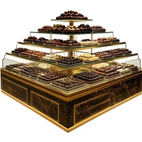 Luxuriöse Glas-Schokoladen-Vitrine mit LED-Beleuchtung und Goldverzierung, Bäckerei-Showcase für Einzelhandel und Süßwarengeschäfte