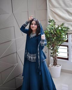 Nouveau concepteur beurre soie Lehenga Choli & Dupatta en impression numérique avec miroir travail pour les femmes tenue traditionnelle Garba événement - Product Image 1