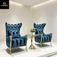 Fauteuil d'appoint classique de style royal à dossier haut, rembourré en velours, avec pieds sculptés dorés, pour projet de mobilier domestique