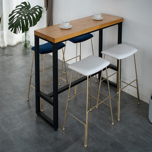 Meubles <span class=keywords><strong>de</strong></span> <span class=keywords><strong>bar</strong></span> à café tendance, <span class=keywords><strong>tabouret</strong></span> haut <span class=keywords><strong>de</strong></span> comptoir en métal doré luxueux avec siège en <span class=keywords><strong>velours</strong></span> courbé - Product Image 1