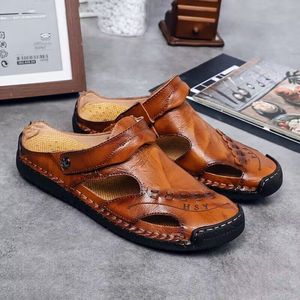 Nouvelles sandales décontractées pour hommes 2026, en cuir gaufré rétro, à découpe ajourée, idéales pour les activités estivales quotidiennes en extérieur - Product Image 3