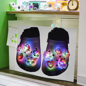 Boucle de chaussure LED clignotante en PVC avec design perforé, style dessin animé mignon, décoration DIY pour chaussures de jardin - Product Image 2
