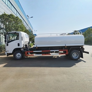 Camión Cisterna de Agua ISUZU 4x2 Diésel de 5000 Litros, Camión con Tanque de Pulverización para Aspersión de Polvo en Carreteras, con Bomba Motorizada, en Venta - Product Image 1