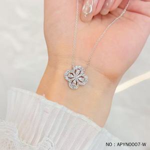 Collier de trèfle à quatre feuilles avec diamants cultivés en laboratoire DK avec collier croix en or 18 carats cadeau de fête offre d'usine directe - Product Image 5